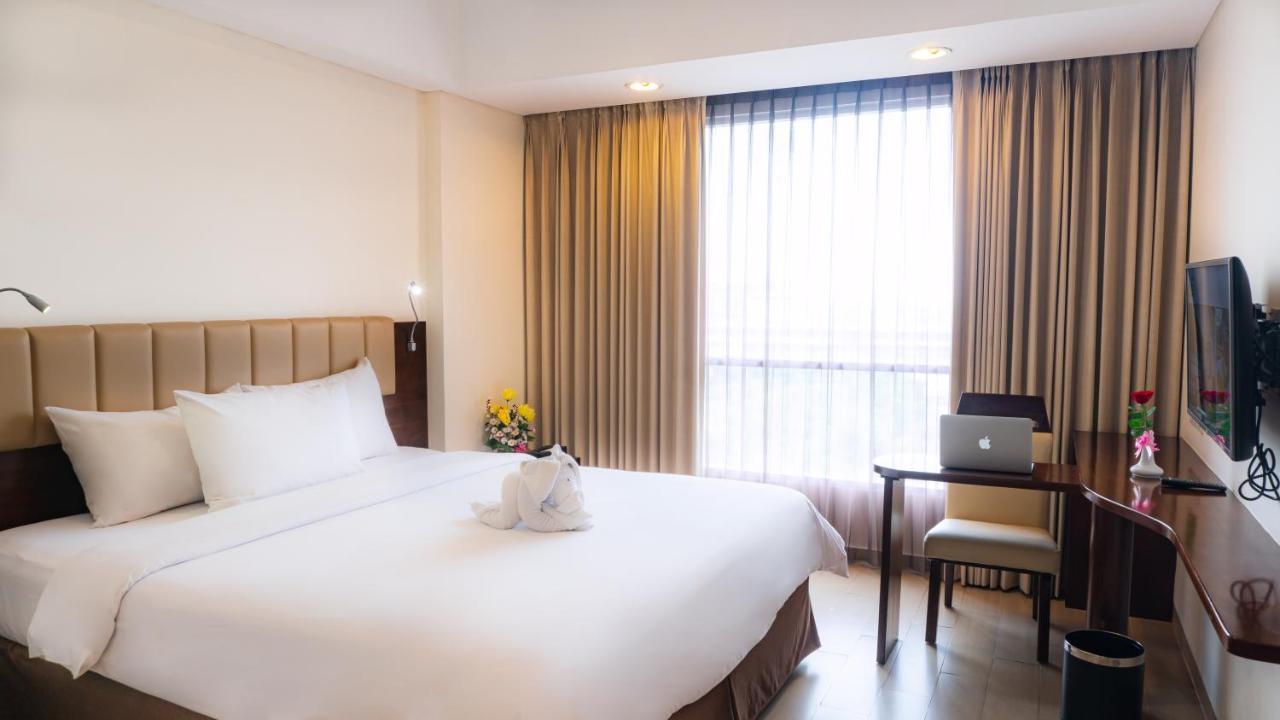 Primebiz Cikarang Hotel Buitenkant foto