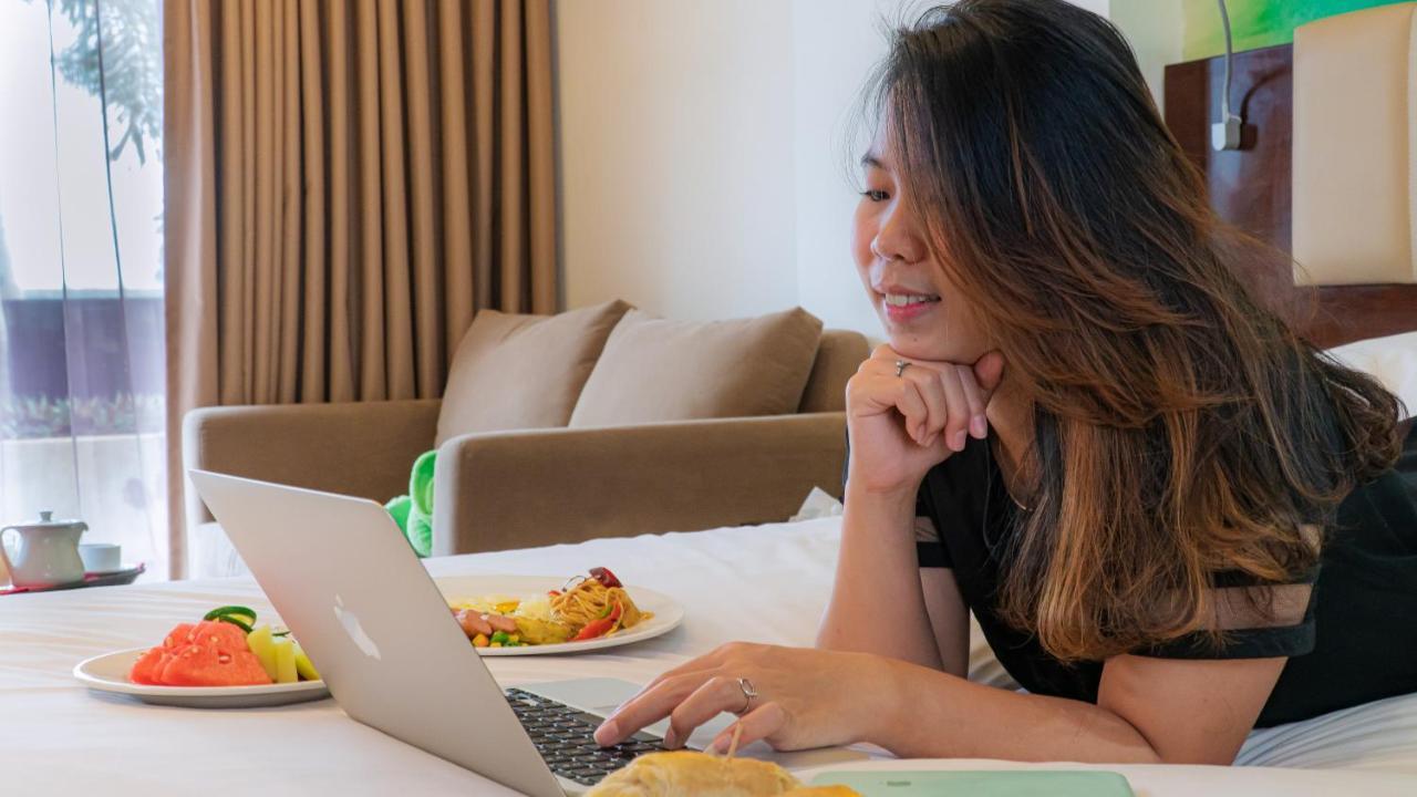 Primebiz Cikarang Hotel Buitenkant foto