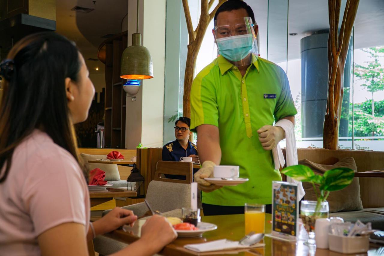Primebiz Cikarang Hotel Buitenkant foto