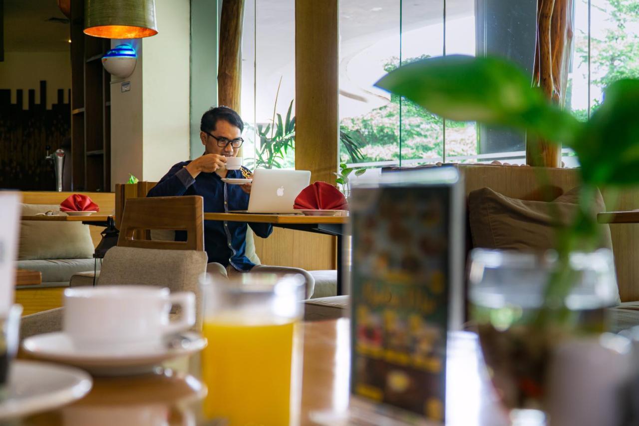 Primebiz Cikarang Hotel Buitenkant foto