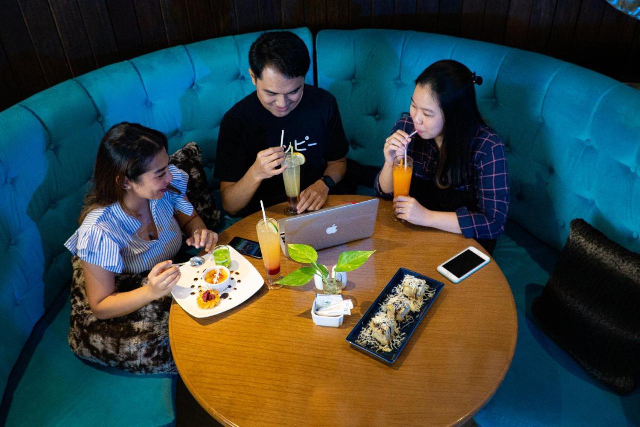 Primebiz Cikarang Hotel Buitenkant foto