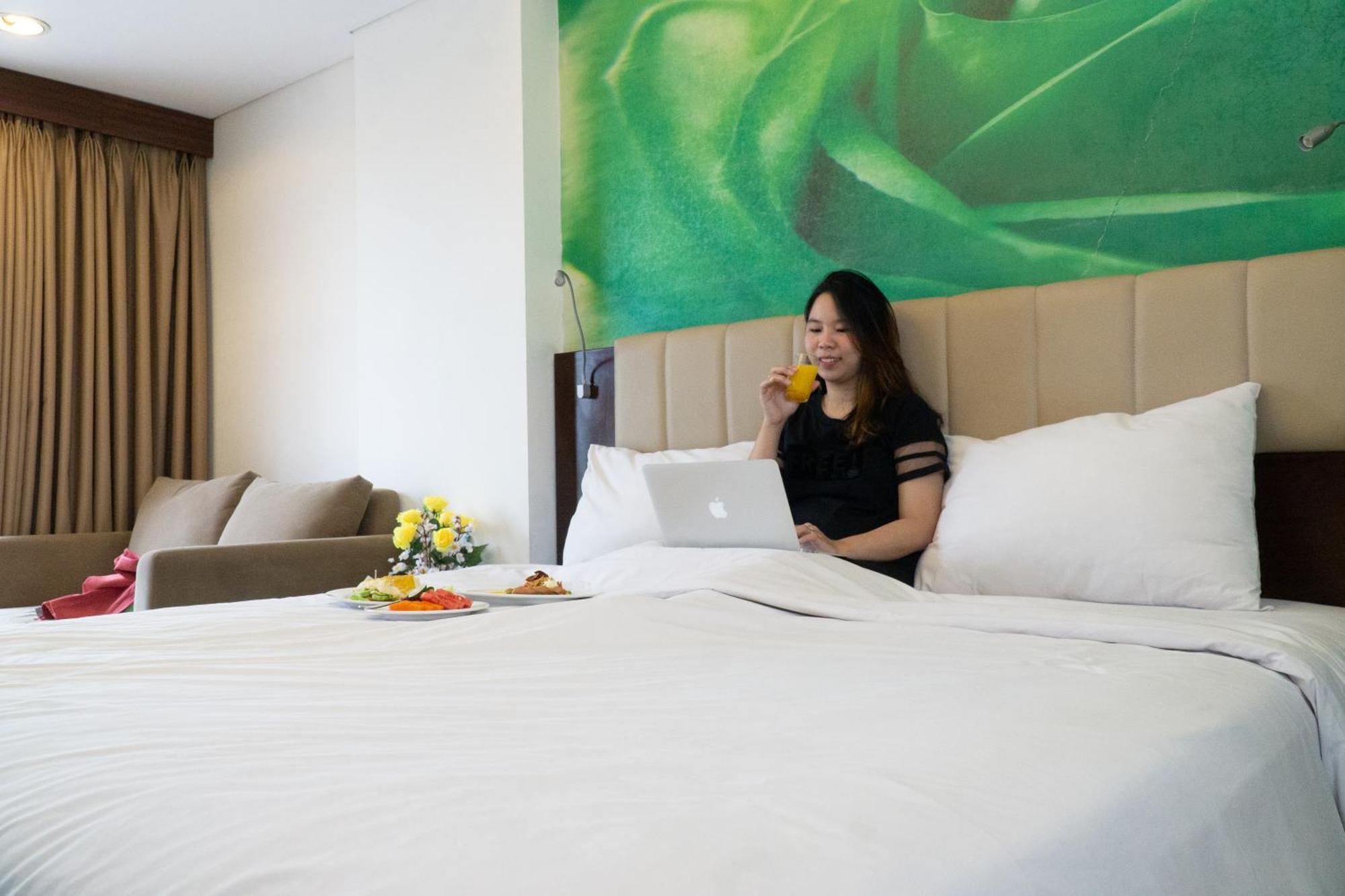 Primebiz Cikarang Hotel Buitenkant foto
